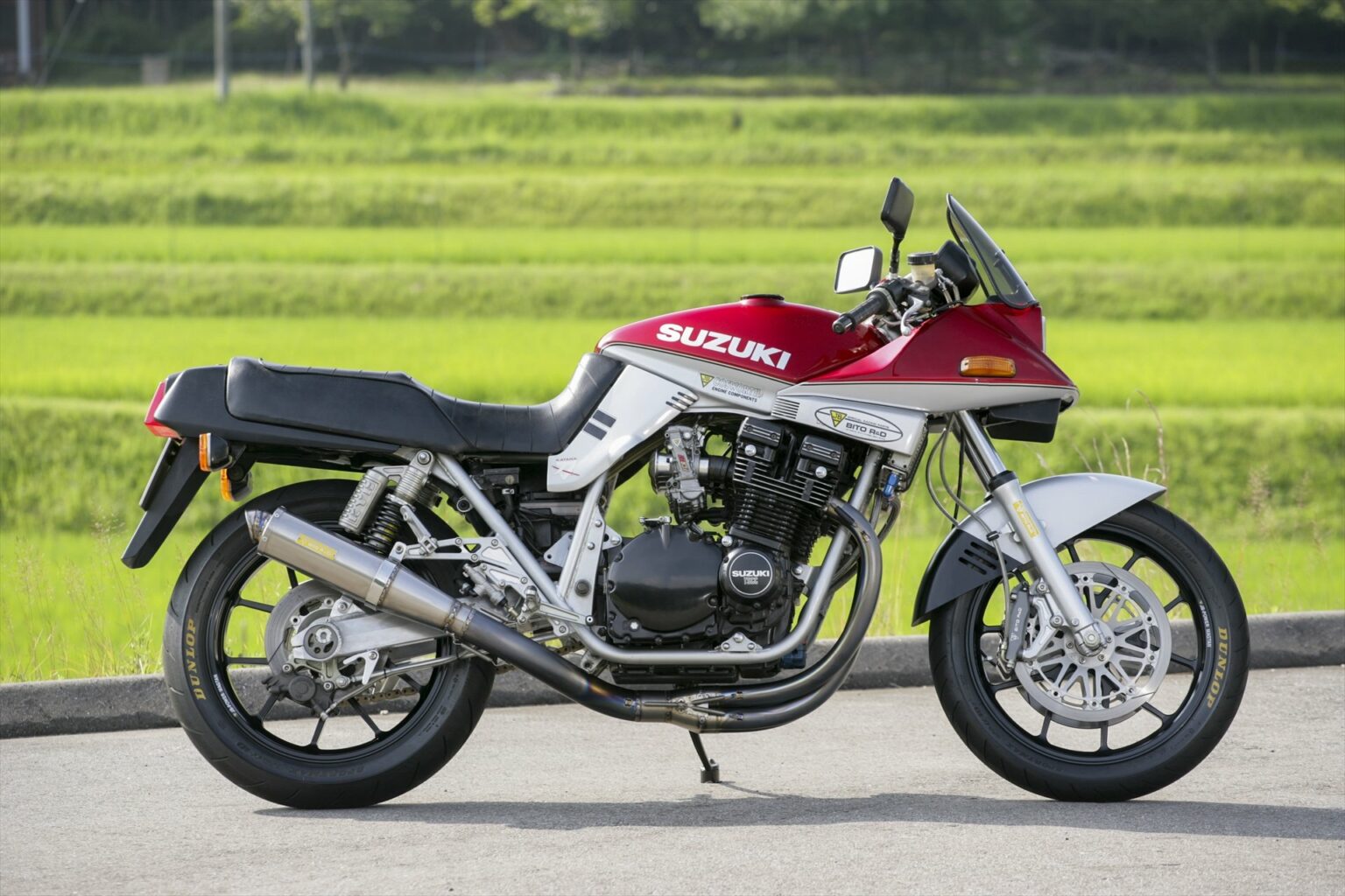 MSZ Suzuki GSR-R1000 1:12 die-cast moottoripyörä (värilajitelma